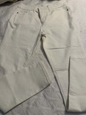 St. John's Bay Women's Skinny Jeans in Off-White